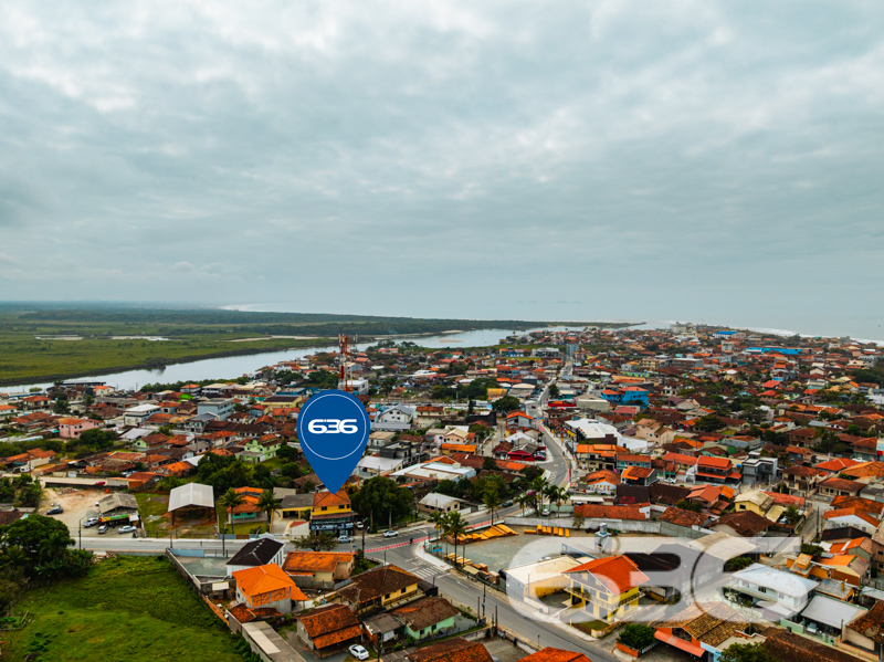 Sobrado residencial e comercial à venda no Centro,