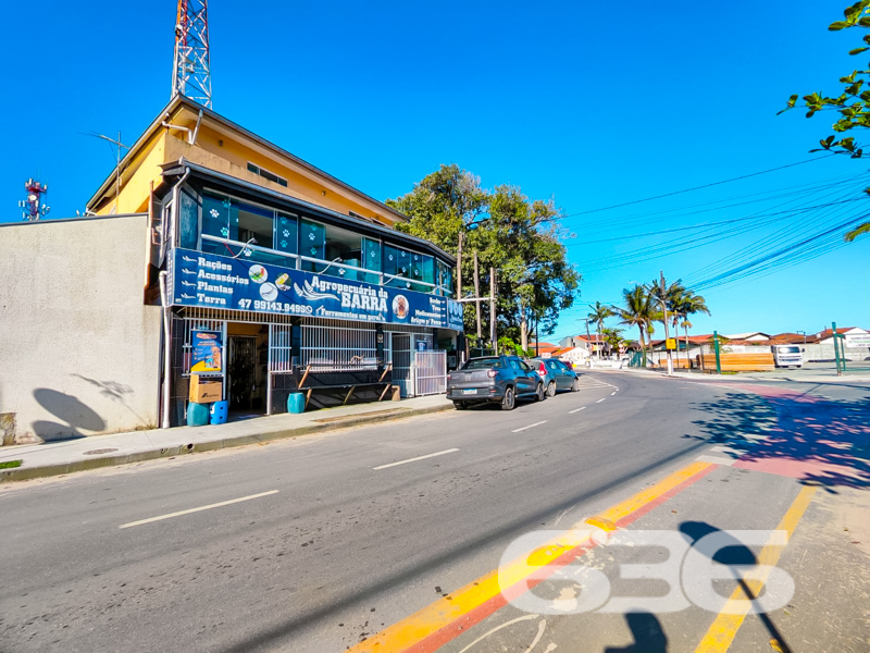 Sobrado residencial e comercial à venda no Centro,