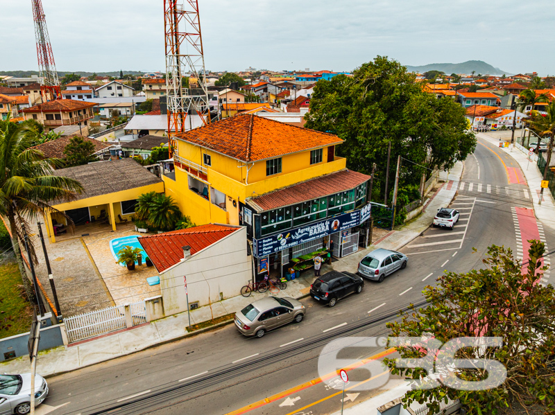 Sobrado residencial e comercial à venda no Centro,