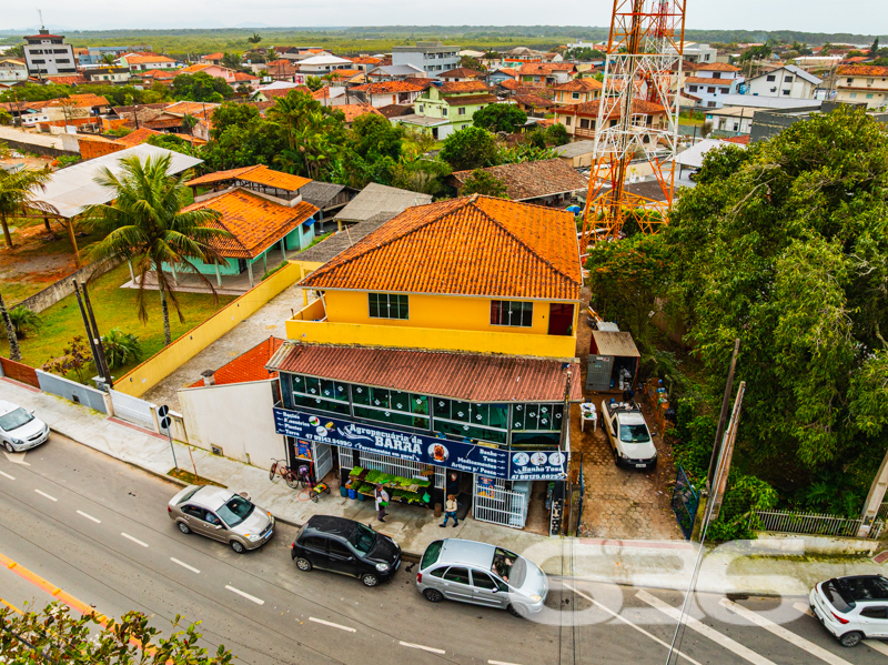 Sobrado residencial e comercial à venda no Centro,