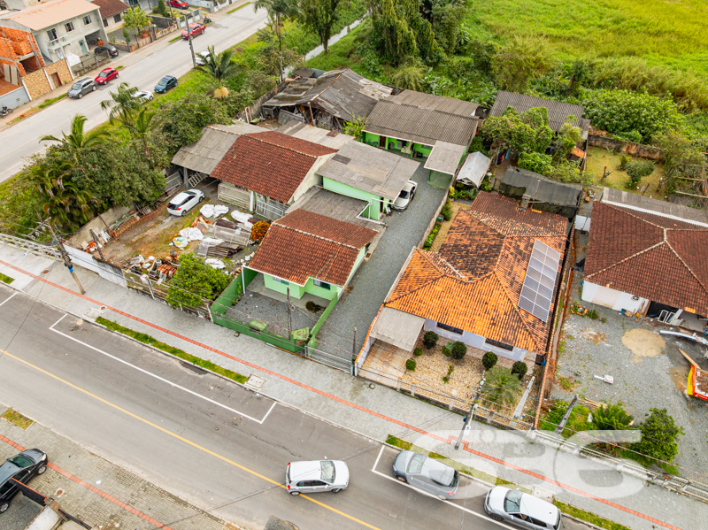 Terreno com 4 casas à venda no bairro Vila Nova, J