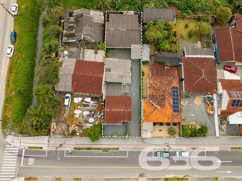 Terreno com 4 casas à venda no bairro Vila Nova, J