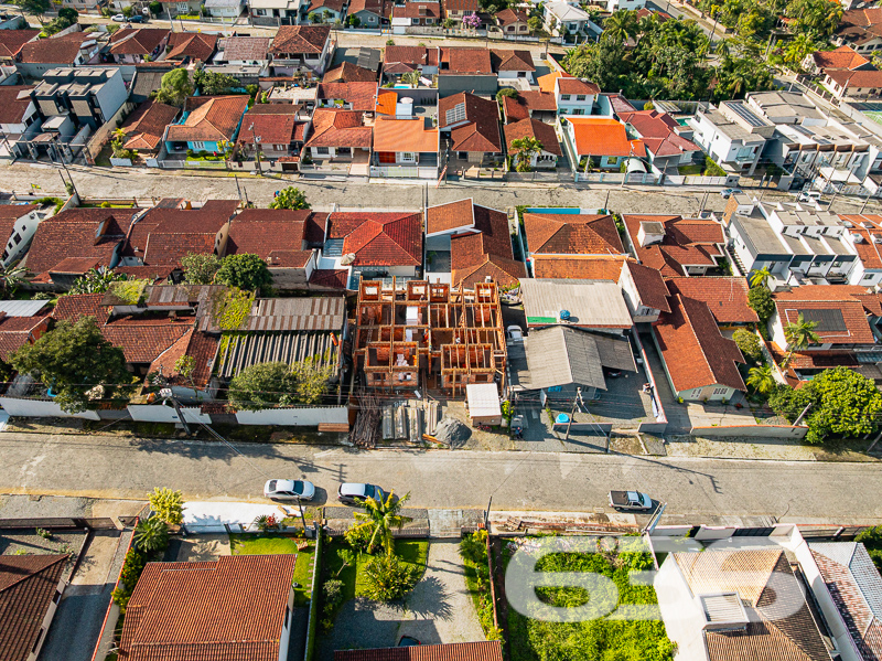 Casa à venda no Iririú, Joinville | 2 quartos | ár