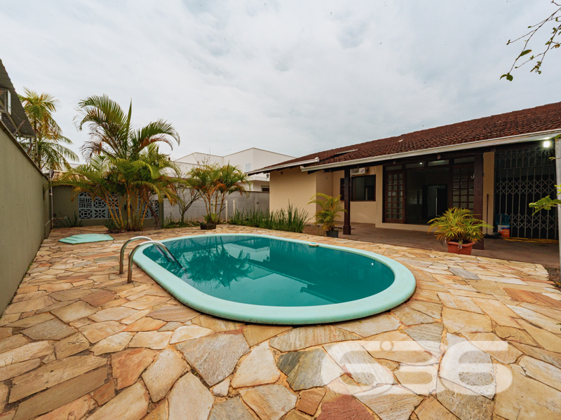 Casa à venda no Saguaçu, Joinville | 4 quartos, se