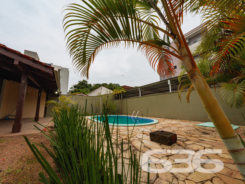 Casa à venda no Saguaçu, Joinville | 4 quartos, se