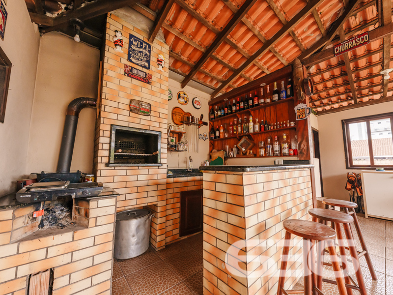 Sobrado à venda no Iririú, Joinville | 4 quartos |