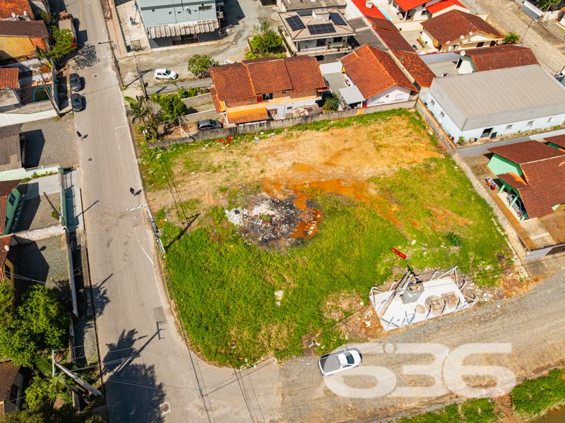 Terreno à venda no Fátima, Joinville | 711m² | Esq