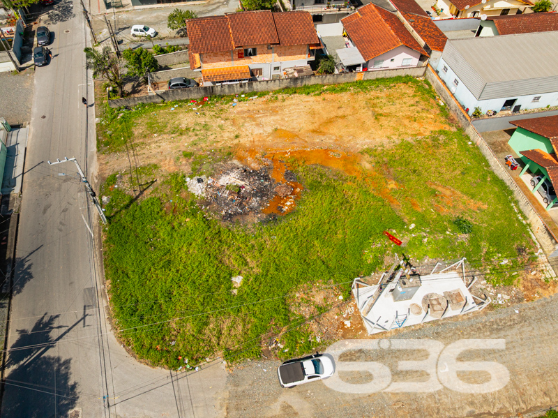 Terreno à venda no Fátima, Joinville | 711m² | Esq