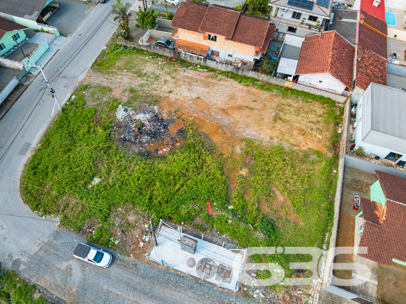 Terreno à venda no Fátima, Joinville | 711m² | Esq