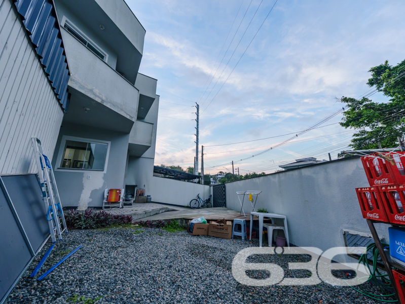 Sobrado à venda no Paranaguamirim, Joinville | 2 s