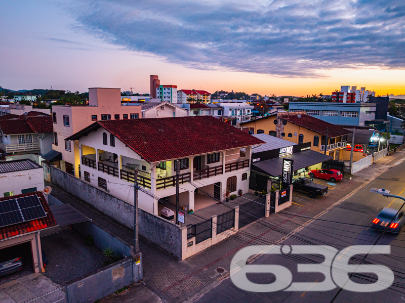 Sobrado à venda no Guanabara, Joinville | 4 quarto