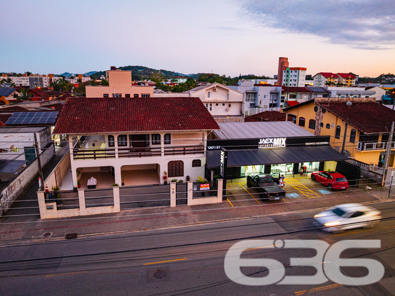 Sobrado à venda no Guanabara, Joinville | 4 quarto