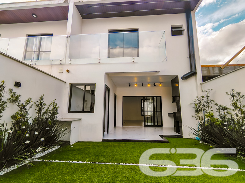 Sobrado à venda no Jardim Sofia, Joinville | 3 qua