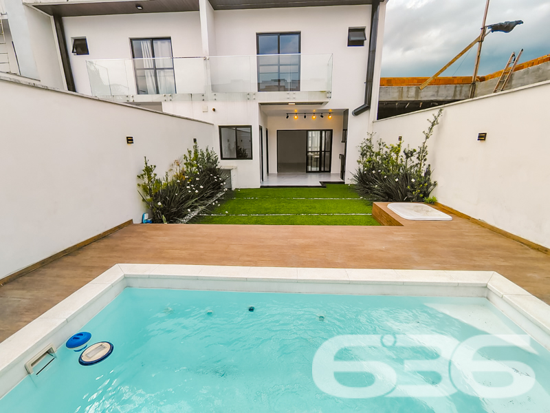 Sobrado à venda no Jardim Sofia, Joinville | 3 qua