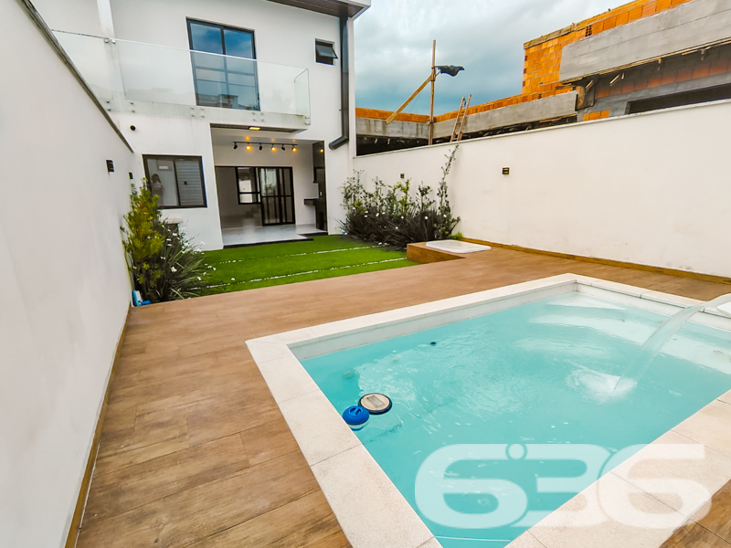 Sobrado à venda no Jardim Sofia, Joinville | 3 qua