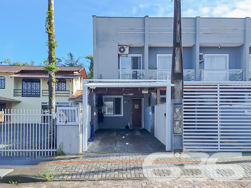 Sobrado à venda no Nova Brasília, Joinville | 2 qu