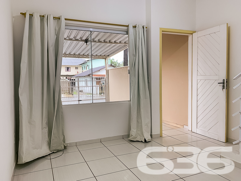 Sobrado à venda no Paranaguamirim, Joinville | 2 q
