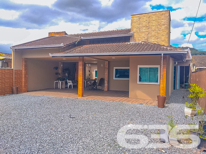 Casa à venda na Vila Nova, Joinville | 3 quartos,