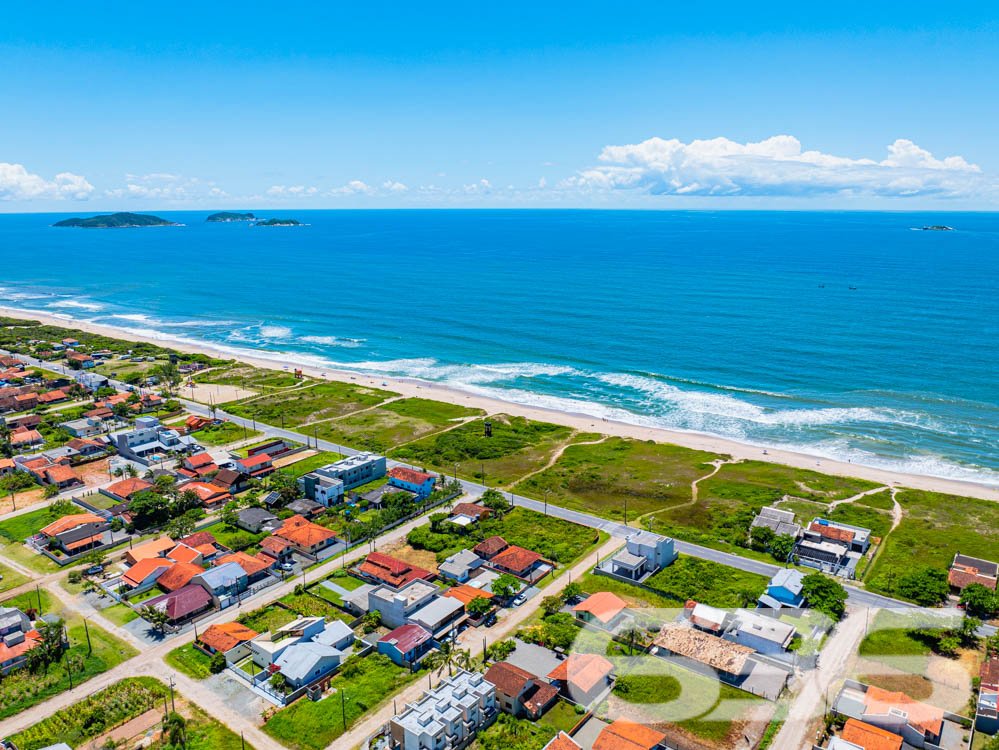 SALINAS: TERRENO COM FINANCIAMENTO FLEXÍVEL DIRETO COM A 636

Descubra o local perfeito para construir a casa dos seus sonhos em Balneário Barra do Sul, no bairro Salinas. Este terreno plano e regular, com 350m², oferece o cenário ideal para um projeto de vida tranquilo e harmonioso.

Situado no bairro Salinas, conhecido por sua tranquilidade e beleza natural, este terreno está a poucos minutos das praias deslumbrantes de Balneário Barra do Sul. A região oferece fácil acesso a todas as comodidades necessárias para o dia a dia, incluindo mercados, escolas e serviços de saúde, além de estar próximo a áreas de lazer e entretenimento.

A 636 Negócios Imobiliários apresenta uma oportunidade única: adquira seu terreno com entrada facilitada e o saldo parcelado diretamente conosco. Oferecemos planos de financiamento flexíveis, com opções de 60, 84, 120 ou até 144 parcelas mensais, todas corrigidas pelo IPCA, proporcionando a você a chance de investir no seu futuro sem comprometer seu orçamento.

Não perca esta chance de construir a casa dos seus sonhos em uma das localizações mais cobiçadas de Balneário Barra do Sul. Entre em contato conosco hoje mesmo pelo telefone (47) 3448-3636 ou WhatsApp (47) 99190-0636 e saiba mais sobre este terreno e outras oportunidades. Visite nosso site para mais informações: i636.com.br.