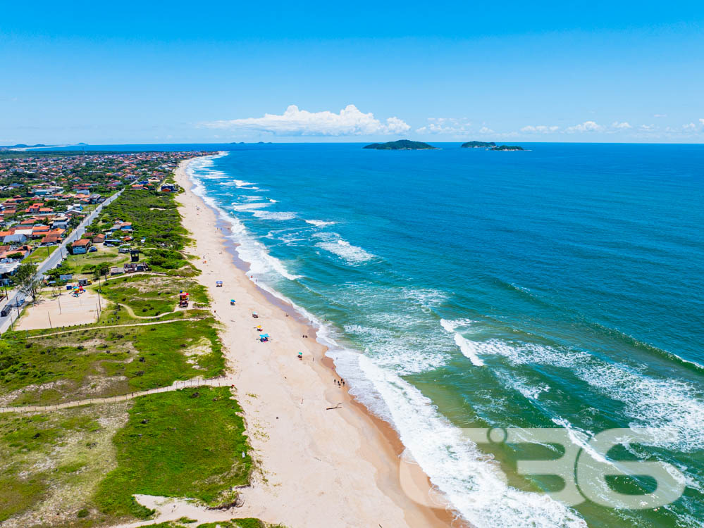 SALINAS: TERRENO COM FINANCIAMENTO FLEXÍVEL DIRETO COM A 636

Descubra o local perfeito para construir a casa dos seus sonhos em Balneário Barra do Sul, no bairro Salinas. Este terreno plano e regular, com 350m², oferece o cenário ideal para um projeto de vida tranquilo e harmonioso.

Situado no bairro Salinas, conhecido por sua tranquilidade e beleza natural, este terreno está a poucos minutos das praias deslumbrantes de Balneário Barra do Sul. A região oferece fácil acesso a todas as comodidades necessárias para o dia a dia, incluindo mercados, escolas e serviços de saúde, além de estar próximo a áreas de lazer e entretenimento.

A 636 Negócios Imobiliários apresenta uma oportunidade única: adquira seu terreno com entrada facilitada e o saldo parcelado diretamente conosco. Oferecemos planos de financiamento flexíveis, com opções de 60, 84, 120 ou até 144 parcelas mensais, todas corrigidas pelo IPCA, proporcionando a você a chance de investir no seu futuro sem comprometer seu orçamento.

Não perca esta chance de construir a casa dos seus sonhos em uma das localizações mais cobiçadas de Balneário Barra do Sul. Entre em contato conosco hoje mesmo pelo telefone (47) 3448-3636 ou WhatsApp (47) 99190-0636 e saiba mais sobre este terreno e outras oportunidades. Visite nosso site para mais informações: i636.com.br.