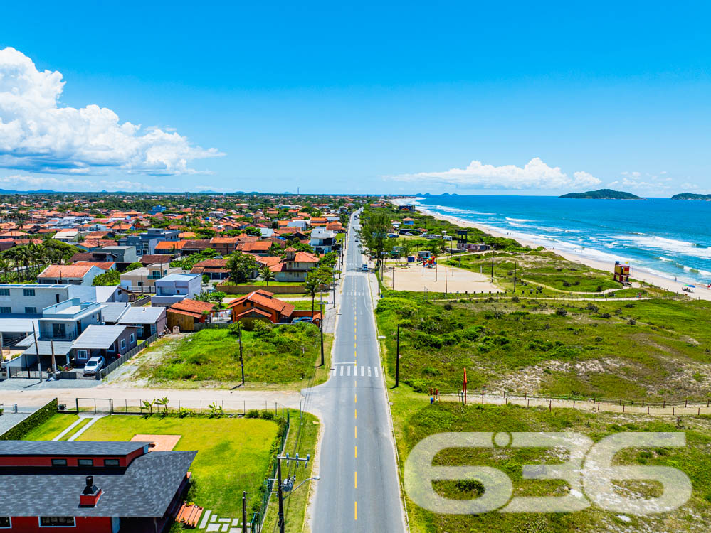 SALINAS: TERRENO COM FINANCIAMENTO FLEXÍVEL DIRETO COM A 636

Descubra o local perfeito para construir a casa dos seus sonhos em Balneário Barra do Sul, no bairro Salinas. Este terreno plano e regular, com 350m², oferece o cenário ideal para um projeto de vida tranquilo e harmonioso.

Situado no bairro Salinas, conhecido por sua tranquilidade e beleza natural, este terreno está a poucos minutos das praias deslumbrantes de Balneário Barra do Sul. A região oferece fácil acesso a todas as comodidades necessárias para o dia a dia, incluindo mercados, escolas e serviços de saúde, além de estar próximo a áreas de lazer e entretenimento.

A 636 Negócios Imobiliários apresenta uma oportunidade única: adquira seu terreno com entrada facilitada e o saldo parcelado diretamente conosco. Oferecemos planos de financiamento flexíveis, com opções de 60, 84, 120 ou até 144 parcelas mensais, todas corrigidas pelo IPCA, proporcionando a você a chance de investir no seu futuro sem comprometer seu orçamento.

Não perca esta chance de construir a casa dos seus sonhos em uma das localizações mais cobiçadas de Balneário Barra do Sul. Entre em contato conosco hoje mesmo pelo telefone (47) 3448-3636 ou WhatsApp (47) 99190-0636 e saiba mais sobre este terreno e outras oportunidades. Visite nosso site para mais informações: i636.com.br.