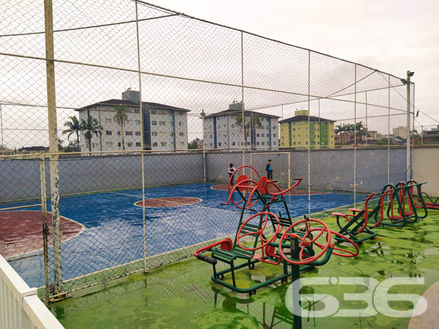 Seu novo lar no Costa e Silva: conforto, praticidade e localização estratégica em Joinville!

Este apartamento é a escolha perfeita para quem busca qualidade de vida, praticidade no dia a dia e excelente custo-benefício. Localizado no tradicional bairro Costa e Silva, em rua pavimentada e com fácil acesso às principais vias da cidade, este imóvel entrega tudo o que você procura para viver bem com a sua família.

Com 70 m² de área, o apartamento possui uma planta funcional e bem distribuída. São 3 dormitórios, sendo o principal com ar-condicionado e móveis sob medida. Um dos quartos foi transformado em closet, oferecendo versatilidade e organização. O ambiente social é integrado, conectando sala de estar, sala de jantar e a cozinha planejada — tudo com muita iluminação natural e ventilação cruzada, trazendo conforto térmico e charme ao espaço.

A sacada é um convite para os momentos de tranquilidade, enquanto a cozinha conta com móveis sob medida que permanecem no imóvel, agregando ainda mais valor à aquisição. 

O condomínio oferece infraestrutura completa: área de festas, piscina, quadra esportiva, gazebo e vigilância eletrônica, ideal para quem valoriza lazer e segurança. O apartamento conta com 1 vaga de garagem coberta, com possibilidade de uso de vagas rotativas no pátio interno.

Permite animais, está perto de escolas, hospitais, supermercados, shopping e transporte público. Tudo isso em um bairro valorizado e em constante desenvolvimento.

Não perca essa oportunidade! Agende sua visita com um dos nossos corretores da 636 Negócios Imobiliários e venha conhecer de perto esse excelente imóvel!
 
636 NEGÓCIOS IMOBILIÁRIOS: A SUA MELHOR ESCOLHA
Com mais de 30 anos de experiência, a 636 Negócios Imobiliários é sua parceira ideal para encontrar o imóvel perfeito. Estamos prontos para ajudá-lo a fazer deste imóvel o seu novo lar.
 
Telefone: (47) 3451-0636
WhatsApp: (47) 99190-0636
 
Não perca esta oportunidade única. Visite nosso site para mais informações: i636.com.br