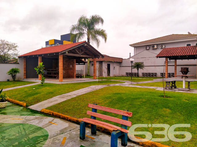 Seu novo lar no Costa e Silva: conforto, praticidade e localização estratégica em Joinville!

Este apartamento é a escolha perfeita para quem busca qualidade de vida, praticidade no dia a dia e excelente custo-benefício. Localizado no tradicional bairro Costa e Silva, em rua pavimentada e com fácil acesso às principais vias da cidade, este imóvel entrega tudo o que você procura para viver bem com a sua família.

Com 70 m² de área, o apartamento possui uma planta funcional e bem distribuída. São 3 dormitórios, sendo o principal com ar-condicionado e móveis sob medida. Um dos quartos foi transformado em closet, oferecendo versatilidade e organização. O ambiente social é integrado, conectando sala de estar, sala de jantar e a cozinha planejada — tudo com muita iluminação natural e ventilação cruzada, trazendo conforto térmico e charme ao espaço.

A sacada é um convite para os momentos de tranquilidade, enquanto a cozinha conta com móveis sob medida que permanecem no imóvel, agregando ainda mais valor à aquisição. 

O condomínio oferece infraestrutura completa: área de festas, piscina, quadra esportiva, gazebo e vigilância eletrônica, ideal para quem valoriza lazer e segurança. O apartamento conta com 1 vaga de garagem coberta, com possibilidade de uso de vagas rotativas no pátio interno.

Permite animais, está perto de escolas, hospitais, supermercados, shopping e transporte público. Tudo isso em um bairro valorizado e em constante desenvolvimento.

Não perca essa oportunidade! Agende sua visita com um dos nossos corretores da 636 Negócios Imobiliários e venha conhecer de perto esse excelente imóvel!
 
636 NEGÓCIOS IMOBILIÁRIOS: A SUA MELHOR ESCOLHA
Com mais de 30 anos de experiência, a 636 Negócios Imobiliários é sua parceira ideal para encontrar o imóvel perfeito. Estamos prontos para ajudá-lo a fazer deste imóvel o seu novo lar.
 
Telefone: (47) 3451-0636
WhatsApp: (47) 99190-0636
 
Não perca esta oportunidade única. Visite nosso site para mais informações: i636.com.br