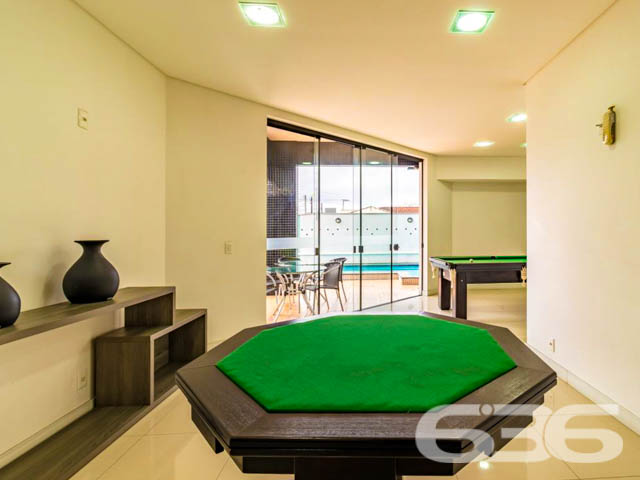 Apartamento com 3 quartos sendo 1 suíte, no bairro Saguaçu, cidade de Joinville.

São 144m² de área total, 107m² de área privativa e 1 vaga de garagem coberta.

O apartamento está localizado no 10º andar, num prédio com 3 apartamentos por andar.

Layout Interno:
*sala de estar e sala de jantar
*cozinha
*churrasqueira
*área de serviço

Áreas Comuns:
*piscina
*energia solar
*portão eletrônico
*interfone
*elevador social
*salão de festas
*salão de jogos

Imóvel Averbado.

Agende a sua visita nesse apartamento. Você pode se apaixonar!

Imobiliária 636
47 3451-0636 47 99190-0636
Rua Alexandre Schlemm, 636 – Anita Garibaldi
Joinville | Santa Catarina 

https://imobiliaria636.com.br 