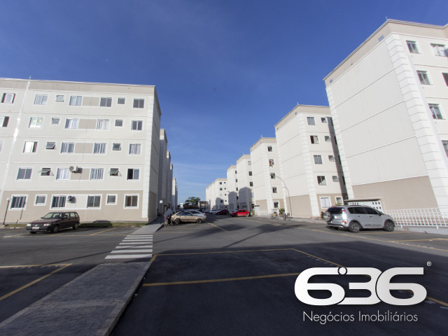 Descubra o seu novo lar no coração do bairro Vila Nova, em Joinville, Santa Catarina. Este moderno apartamento oferece um espaço prático e aconchegante de 48,78 m², perfeito para quem busca conforto e uma excelente localização na cidade.

A localização é realmente privilegiada, garantindo uma qualidade de vida excepcional. Com fácil acesso ao centro, o apartamento está a apenas 4 km da Expoville, um dos locais mais emblemáticos de Joinville. Além disso, você estará a poucos passos do Terminal de Ônibus, facilitando o seu deslocamento diário, e próximo à Caixa Econômica e ao Mercado, proporcionando total conveniência para suas compras e serviços.

Este apartamento é ideal para famílias e indivíduos que valorizam um estilo de vida prático sem abrir mão do conforto. São 2 dormitórios que oferecem um espaço convidativo para relaxar e desfrutar de momentos em família. O condomínio fechado traz segurança e tranquilidade para seus moradores, enquanto as opções de lazer completam o cenário perfeito para sua nova vida. Com uma piscina e áreas comuns bem planejadas, você terá sempre atividades para entreter sua família e amigos.


Além desses atrativos, a rua pavimentada em frente ao imóvel facilita o tráfego e o acesso ao apartamento. Se você está em busca de um lar que combina modernidade, localização conveniente e um ambiente seguro e agradável, este é o lugar perfeito para você.

E ainda tem mais: aproveite as condições especiais de pagamento para concretizar o seu sonho de morar em um dos bairros mais desejados de Joinville. Não perca esta oportunidade única de viver em um imóvel que oferece tudo o que você sempre desejou.

Entre em contato agora mesmo com a 636 Negócios Imobiliários e agende uma visita. Venha conhecer de perto o seu futuro lar e prepare-se para uma nova etapa de felicidade e realização na sua vida!

 636 NEGÓCIOS IMOBILIÁRIOS: A SUA MELHOR ESCOLHA
Com mais de 30 anos de experiência, a 636 Negócios Imobiliários é sua parceira ideal para encontrar o imóvel perfeito. Estamos prontos para ajudá-lo a fazer deste imóvel o seu novo lar.
 
Telefone: (47) 3451-0636
WhatsApp: (47) 99190-0636
 
Não perca esta oportunidade única. Visite nosso site para mais informações: i636.com.br