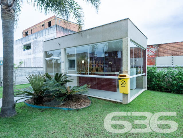 Descubra o seu novo lar no coração do bairro Vila Nova, em Joinville, Santa Catarina. Este moderno apartamento oferece um espaço prático e aconchegante de 48,78 m², perfeito para quem busca conforto e uma excelente localização na cidade.

A localização é realmente privilegiada, garantindo uma qualidade de vida excepcional. Com fácil acesso ao centro, o apartamento está a apenas 4 km da Expoville, um dos locais mais emblemáticos de Joinville. Além disso, você estará a poucos passos do Terminal de Ônibus, facilitando o seu deslocamento diário, e próximo à Caixa Econômica e ao Mercado, proporcionando total conveniência para suas compras e serviços.

Este apartamento é ideal para famílias e indivíduos que valorizam um estilo de vida prático sem abrir mão do conforto. São 2 dormitórios que oferecem um espaço convidativo para relaxar e desfrutar de momentos em família. O condomínio fechado traz segurança e tranquilidade para seus moradores, enquanto as opções de lazer completam o cenário perfeito para sua nova vida. Com uma piscina e áreas comuns bem planejadas, você terá sempre atividades para entreter sua família e amigos.


Além desses atrativos, a rua pavimentada em frente ao imóvel facilita o tráfego e o acesso ao apartamento. Se você está em busca de um lar que combina modernidade, localização conveniente e um ambiente seguro e agradável, este é o lugar perfeito para você.

E ainda tem mais: aproveite as condições especiais de pagamento para concretizar o seu sonho de morar em um dos bairros mais desejados de Joinville. Não perca esta oportunidade única de viver em um imóvel que oferece tudo o que você sempre desejou.

Entre em contato agora mesmo com a 636 Negócios Imobiliários e agende uma visita. Venha conhecer de perto o seu futuro lar e prepare-se para uma nova etapa de felicidade e realização na sua vida!

 636 NEGÓCIOS IMOBILIÁRIOS: A SUA MELHOR ESCOLHA
Com mais de 30 anos de experiência, a 636 Negócios Imobiliários é sua parceira ideal para encontrar o imóvel perfeito. Estamos prontos para ajudá-lo a fazer deste imóvel o seu novo lar.
 
Telefone: (47) 3451-0636
WhatsApp: (47) 99190-0636
 
Não perca esta oportunidade única. Visite nosso site para mais informações: i636.com.br