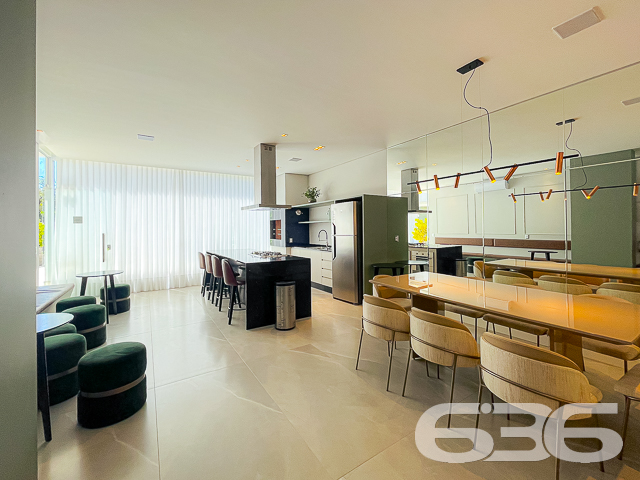 Localizado no bairro dos Atiradores em Joinville, este apartamento oferece uma combinação incomparável de estilo, luxo e conveniência, definindo um novo padrão em moradia sofisticada - ESTUDA PERMUTA

Com 108m² de área construída, este imóvel possui design moderno e instalações de alta qualidade que prometem superar todas as expectativas.

Ao entrar neste magnífico apartamento, você será saudado por uma área de estar espaçosa que flui harmoniosamente para a sala de jantar, criando um ambiente acolhedor para entretenimento e relaxamento. Adjacente à cozinha, a área de festas com churrasqueira oferece o cenário perfeito para recepções memoráveis, enquanto o gazebo adiciona um charme especial para desfrutar de momentos tranquilos ao ar livre.

Este apartamento é um verdadeiro refúgio de luxo, apresentando duas suítes suntuosas que prometem descanso e privacidade. Completamente equipadas, cada uma das suítes dispõe de acabamentos de alta qualidade e um design que exala conforto. Além disso, o apartamento inclui três banheiros elegantes, projetados com materiais de primeira linha e um estilo refinado.

As facilidades externas complementam o interior luxuoso com uma quadra de tênis para os entusiastas do esporte e uma piscina aquecida, ideal para relaxar em qualquer estação do ano. O jardim bem cuidado, com sua paisagem meticulosamente projetada, oferece um retiro sereno e um playground vibrante garante diversão para as crianças.

A localização é excepcional, com acesso fácil a vias principais, escolas renomadas, hospitais, centros comerciais e tudo o que você precisa para o dia a dia. A segurança é priorizada com sistemas modernos de vigilância eletrônica e monitoramento privado, garantindo um ambiente seguro e tranquilo para você e sua família.

Este apartamento não é apenas um lugar para morar, é uma declaração de estilo de vida, oferecendo tudo o que você poderia desejar em um dos bairros mais desejados de Joinville. Venha descobrir este cenário de vida idílico que espera por você, uma propriedade que realmente se destaca no mercado imobiliário. Agende sua visita e experimente em primeira mão o apogeu do luxo residencial.
 
636 NEGÓCIOS IMOBILIÁRIOS: A SUA MELHOR ESCOLHA
Com mais de 30 anos de experiência, a 636 Negócios Imobiliários é sua parceira ideal para encontrar o imóvel perfeito. Estamos prontos para ajudá-lo a fazer deste imóvel o seu novo lar.
 
Telefone: (47) 3451-0636
WhatsApp: (47) 99190-0636
 
Não perca esta oportunidade única. Visite nosso site para mais informações: i636.com.br