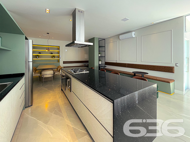 Localizado no bairro dos Atiradores em Joinville, este apartamento oferece uma combinação incomparável de estilo, luxo e conveniência, definindo um novo padrão em moradia sofisticada - ESTUDA PERMUTA

Com 108m² de área construída, este imóvel possui design moderno e instalações de alta qualidade que prometem superar todas as expectativas.

Ao entrar neste magnífico apartamento, você será saudado por uma área de estar espaçosa que flui harmoniosamente para a sala de jantar, criando um ambiente acolhedor para entretenimento e relaxamento. Adjacente à cozinha, a área de festas com churrasqueira oferece o cenário perfeito para recepções memoráveis, enquanto o gazebo adiciona um charme especial para desfrutar de momentos tranquilos ao ar livre.

Este apartamento é um verdadeiro refúgio de luxo, apresentando duas suítes suntuosas que prometem descanso e privacidade. Completamente equipadas, cada uma das suítes dispõe de acabamentos de alta qualidade e um design que exala conforto. Além disso, o apartamento inclui três banheiros elegantes, projetados com materiais de primeira linha e um estilo refinado.

As facilidades externas complementam o interior luxuoso com uma quadra de tênis para os entusiastas do esporte e uma piscina aquecida, ideal para relaxar em qualquer estação do ano. O jardim bem cuidado, com sua paisagem meticulosamente projetada, oferece um retiro sereno e um playground vibrante garante diversão para as crianças.

A localização é excepcional, com acesso fácil a vias principais, escolas renomadas, hospitais, centros comerciais e tudo o que você precisa para o dia a dia. A segurança é priorizada com sistemas modernos de vigilância eletrônica e monitoramento privado, garantindo um ambiente seguro e tranquilo para você e sua família.

Este apartamento não é apenas um lugar para morar, é uma declaração de estilo de vida, oferecendo tudo o que você poderia desejar em um dos bairros mais desejados de Joinville. Venha descobrir este cenário de vida idílico que espera por você, uma propriedade que realmente se destaca no mercado imobiliário. Agende sua visita e experimente em primeira mão o apogeu do luxo residencial.
 
636 NEGÓCIOS IMOBILIÁRIOS: A SUA MELHOR ESCOLHA
Com mais de 30 anos de experiência, a 636 Negócios Imobiliários é sua parceira ideal para encontrar o imóvel perfeito. Estamos prontos para ajudá-lo a fazer deste imóvel o seu novo lar.
 
Telefone: (47) 3451-0636
WhatsApp: (47) 99190-0636
 
Não perca esta oportunidade única. Visite nosso site para mais informações: i636.com.br