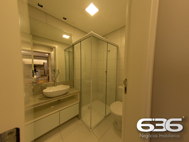 ALTO PADRÃO! APARTAMENTO MOBILIADO COM SUÍTE + QUARTO NO COSTA E SILVA - ESTUDA PERMUTA
Descubra o que é viver em um apartamento totalmente mobiliado e decorado com requinte no bairro Costa e Silva. Este imóvel oferece 1 suíte e mais 1 quarto, ambos com cama e armários, além de uma sala de estar e jantar completamente equipada. Com uma vaga de garagem e opção para uma segunda, você terá todo o espaço que precisa para uma vida confortável e segura.
DETALHES QUE FAZEM A DIFERENÇA:
O apartamento conta com rebaixo em gesso e iluminação diferenciada, criando um ambiente sofisticado e acolhedor. O piso laminado e o isolamento acústico garantem conforto em cada passo. A cozinha, completa com móveis e eletrodomésticos, se conecta a uma ampla sacada com churrasqueira, perfeita para momentos de lazer.
LOCALIZAÇÃO E INFRAESTRUTURA:
Localizado no bairro Costa e Silva, você estará próximo a todas as conveniências e comodidades que o bairro tem a oferecer. O empreendimento ainda conta com Salão de Festas, Espaço Gourmet, Sala de Jogos, Academia e Piscina, todas as áreas comuns equipadas e decoradas para seu total conforto.
ESCOLHA A 636 NEGÓCIOS IMOBILIÁRIOS:
Com mais de 30 anos de experiência no mercado imobiliário, a 636 Negócios Imobiliários é a escolha certa para uma transação segura e eficiente. Entre em contato conosco para mais informações e agende sua visita hoje mesmo.
Telefone: (47) 3451-0636
WhatsApp: (47) 99190-0636