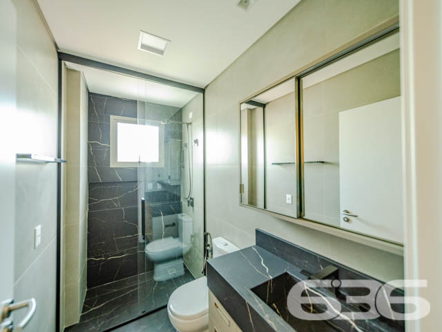 BAIRRO AMÉRICA: APARTAMENTO DE ALTO PADRÃO COM 3 SUÍTES!
Descubra a verdadeira definição de luxo neste apartamento de alto padrão no bairro América, com uma área privativa de 161m². Este imóvel exclusivo oferece 3 suítes, 5 banheiros, 2 vagas de garagem cobertas e uma série de amenidades de primeira classe, incluindo piscina, brinquedoteca, espaço fitness e salão de jogos.
CONFORTO E SOFISTICAÇÃO EM CADA DETALHE:
Este apartamento foi projetado para oferecer o máximo em conforto e estilo. Cada uma das 3 suítes é um santuário de paz, enquanto a sala de estar e a cozinha conjugada proporcionam um ambiente perfeito para entretenimento e relaxamento. O espaço fitness e a brinquedoteca são ideais para manter um estilo de vida saudável e ativo.
LOCALIZAÇÃO PRIVILEGIADA:
O bairro América é um dos mais desejados de Joinville, conhecido por sua infraestrutura completa e localização estratégica. Você estará cercado por todas as conveniências que precisa para um estilo de vida de alta qualidade.
A EXCELÊNCIA DA 636 NEGÓCIOS IMOBILIÁRIOS:
Com mais de 30 anos de experiência, a 636 Negócios Imobiliários é sua parceira confiável para uma transação imobiliária segura e eficiente.
Telefone: (47) 3451-0636
WhatsApp: (47) 99190-0636