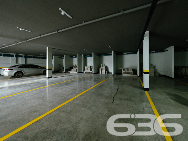 ÓTIMO APARTAMENTO COM 3 SUÍTES, NO BAIRRO ATIRADORES, EM JOINVILLE
São 204m² de área total e 152m² de área privativa de um novíssimo apartamento localizado no 2° andar do Edifício Calgary, o empreendimento contará com ótima edificação e acabamentos modernos, proporcionando maior bem-estar a toda sua família.
O apartamento possui uma planta excelente, sendo 3 suítes, sala de estar e jantar com churrasqueira a carvão, lavabo, cozinha, 3 banheiros, lavanderia com banheiro, área técnica e 02 vagas de garagem, sendo 01 com espaço home box; com 3ª vaga de garagem opcional a partir de R$55.000,00. Local equipado com portão eletrônico e interfone.
No edifício haverá hall de entrada, salão de festas e home office decorados e mobiliados, sala fitness equipada, piscina, mini quadra e playground. Além de contar com Infraestrutura para split e água quente; Medições de água, luz e gás individuais.
Localizado na rua Euzébio de Queirós, no bairro Atiradores, uma região que une segurança, qualidade de vida e bem-estar. Assim pode ser definido o bairro Atiradores, localizado pertinho da região central de Joinville. O local é perfeito para quem busca alto padrão de vida e acesso a comodidades perto de casa.
Viva com exclusividade sem deixar de lado seu bem-estar. O imóvel está sendo feito para você que gosta de desfrutar as mais diversas opções de lazer e de entretenimento todos os dias no aconchego do seu lar ou bem próximo a ele.
PREVISÃO DE ENTREGA
Dezembro de 2022.
FORMA DE PAGAMENTO(*)
Forma de pagamento á combinar;
Parcelamento com a construtora, Financiamento
Bancário e/ou FGTS.
Consulte um de nossos corretores e saiba mais sobre esse vantajoso e belo apê, quem sabe não seja o seu novo lar.
Fale conosco:
Telefone: 47 3451-0636
WhatsApp: 47 99190-0636
Imobiliária 636.