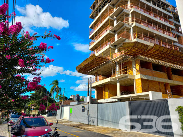 APARTAMENTO COM 3 SUÍTES, NO BAIRRO AMÉRICA, EM JOINVILLE
Serão 168 m² de área total e 141 m² de área privativa de um belíssimo apartamento de ótimo padrão de construção e excelentes acabamentos. O apartamento será finamente decorado, com requinte e bom gosto, proporcionando uma atmosfera exuberante no ambiente.
Composto de cômodos amplos e confortáveis, sendo 3 suítes, sala de estar, cozinha, ampla sacada com churrasqueira, área de serviço, lavabo e 3 banheiros.
Viva com exclusividade sem deixar de lado seu bem-estar. O imóvel está sendo feito para você que gosta de desfrutar as mais diversas opções de lazer e de entretenimento todos os dias no aconchego do seu lar ou bem próximo a ele.
O condomínio contará com ampla área de lazer com piscina, salão de festas decorado e equipado, espaço de convivência na cobertura, espaço pet, sala home office e muito mais.
Empreendimento terá ainda diferenciais que encantam, como fachada moderna com jardim, hall de entrada decorado, portaria eletrônica, elevador e 2 vagas de garagem cobertas.
Em localização privilegiada do bairro América, zona nobre da cidade, com fácil acesso aos bairros da região, próximo de mercados, escolas, farmácias e outros serviços de grande utilidade, há cerca de 5 minutos do centro da cidade.
Consulte um de nossos corretores e saiba mais sobre esse maravilhoso apartamento, quem sabe não seja o seu novo lar.
Esperamos por você!
Fale conosco:
IMOBILIÁRIA 636
Telefone: (47) 3451-0636
WhatsApp: (47) 99190-0636