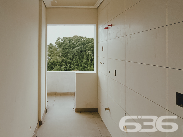 BELÍSSIMO APARTAMENTO COM 3 SUÍTES, NO BAIRRO SAGUAÇU, EM JOINVILLE
O apartamento contará com 173m² de área total, tudo muito bem edificado com excelentes acabamentos de ótimo padrão de construção, com piso em porcelanato e boa pintura, destacando bem as extremidades e luz do ambiente.
Sua planta dispõe de cômodos amplos e bem arejados sendo 3 suítes, sala de estar, copa e cozinha, sacada, área de serviço e 4 banheiros. E mais 2 vagas de garagem cobertas.
Viva com exclusividade sem deixar de lado seu bem-estar. O imóvel está sendo feito para você que gosta de desfrutar as mais diversas opções de lazer e de entretenimento todos os dias no aconchego do seu lar ou bem próximo a ele.
Com localização privilegiada no bairro Saguaçu, próximo ao Centro e próximo à região norte de Joinville, quem mora no bairro Saguaçu tem, pertinho de casa, tudo o que precisa para tornar sua vida mais fácil, como supermercado, farmácia, restaurantes, escolas, agência bancária e qualquer outro serviço que você possa imaginar, é possível encontrar na região. Além disso o bairro é cortado por uma das principais ruas de Joinville, a rua Dona Francisca, que facilita o acesso dos moradores a outras regiões da cidade.
PREVISÃO DE ENTREGA 12/2022
Consulte um de nossos corretores e saiba mais sobre esse belo apartamento.
Fale conosco:
Telefone: 47 3451-0636
WhatsApp: 47 99190-0636
Imobiliária 636.