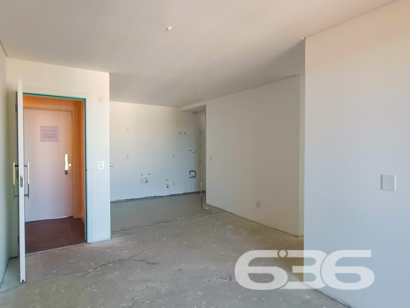 Apartamento alto padrão à venda no Anita Garibaldi em Joinville/SC – Moderno, funcional e com lazer completo!
Apresentamos um apartamento novo, com 113,81 m² privativos, projetado para quem valoriza conforto, estilo e qualidade de vida. Localizado em um dos bairros mais desejados de Joinville, o Anita Garibaldi, esse imóvel combina sofisticação, funcionalidade e uma infraestrutura completa de lazer.
O apartamento conta com uma planta bem distribuída, com ambientes integrados e acabamento impecável. São 2 dormitórios bem planejados, sendo 1 suíte, além de um banheiro social, sala de estar e jantar, cozinha e copa integradas, sacada com churrasqueira e uma decoração que une elegância e aconchego. O projeto de interiores explora tons neutros, revestimentos nobres e iluminação planejada, ideal para quem busca morar bem ou investir com segurança.
Mais que um lar, esse empreendimento é um conceito de bem-estar. Além disso, é 100% pet friendly, com soluções como ducha higiênica na sacada, portinholas e itens opcionais para seu pet.
Agende uma visita com a equipe da 636 Negócios Imobiliários e encante-se com cada detalhe. Aqui, experiência, segurança jurídica e dedicação constroem grandes conquistas.
636 NEGÓCIOS IMOBILIÁRIOS: A SUA MELHOR ESCOLHA
Com mais de 30 anos de experiência, a 636 Negócios Imobiliários é sua parceira ideal para encontrar o imóvel perfeito. Estamos prontos para ajudá-lo a fazer deste imóvel o seu novo lar.
Telefone: (47) 3451-0636
WhatsApp: (47) 99190-0636
Não perca esta oportunidade única. Visite nosso site para mais informações: i636.com.br