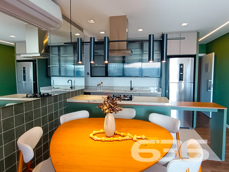 Apartamento alto padrão à venda no Anita Garibaldi em Joinville/SC – Moderno, funcional e com lazer completo!
Apresentamos um apartamento novo, com 113,81 m² privativos, projetado para quem valoriza conforto, estilo e qualidade de vida. Localizado em um dos bairros mais desejados de Joinville, o Anita Garibaldi, esse imóvel combina sofisticação, funcionalidade e uma infraestrutura completa de lazer.
O apartamento conta com uma planta bem distribuída, com ambientes integrados e acabamento impecável. São 2 dormitórios bem planejados, sendo 1 suíte, além de um banheiro social, sala de estar e jantar, cozinha e copa integradas, sacada com churrasqueira e uma decoração que une elegância e aconchego. O projeto de interiores explora tons neutros, revestimentos nobres e iluminação planejada, ideal para quem busca morar bem ou investir com segurança.
Mais que um lar, esse empreendimento é um conceito de bem-estar. Além disso, é 100% pet friendly, com soluções como ducha higiênica na sacada, portinholas e itens opcionais para seu pet.
Agende uma visita com a equipe da 636 Negócios Imobiliários e encante-se com cada detalhe. Aqui, experiência, segurança jurídica e dedicação constroem grandes conquistas.
636 NEGÓCIOS IMOBILIÁRIOS: A SUA MELHOR ESCOLHA
Com mais de 30 anos de experiência, a 636 Negócios Imobiliários é sua parceira ideal para encontrar o imóvel perfeito. Estamos prontos para ajudá-lo a fazer deste imóvel o seu novo lar.
Telefone: (47) 3451-0636
WhatsApp: (47) 99190-0636
Não perca esta oportunidade única. Visite nosso site para mais informações: i636.com.br