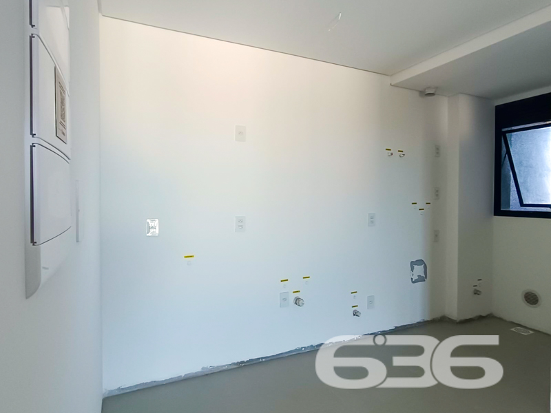 Apartamento alto padrão à venda no Anita Garibaldi em Joinville/SC – Moderno, funcional e com lazer completo!
Apresentamos um apartamento novo, com 113,81 m² privativos, projetado para quem valoriza conforto, estilo e qualidade de vida. Localizado em um dos bairros mais desejados de Joinville, o Anita Garibaldi, esse imóvel combina sofisticação, funcionalidade e uma infraestrutura completa de lazer.
O apartamento conta com uma planta bem distribuída, com ambientes integrados e acabamento impecável. São 2 dormitórios bem planejados, sendo 1 suíte, além de um banheiro social, sala de estar e jantar, cozinha e copa integradas, sacada com churrasqueira e uma decoração que une elegância e aconchego. O projeto de interiores explora tons neutros, revestimentos nobres e iluminação planejada, ideal para quem busca morar bem ou investir com segurança.
Mais que um lar, esse empreendimento é um conceito de bem-estar. Além disso, é 100% pet friendly, com soluções como ducha higiênica na sacada, portinholas e itens opcionais para seu pet.
Agende uma visita com a equipe da 636 Negócios Imobiliários e encante-se com cada detalhe. Aqui, experiência, segurança jurídica e dedicação constroem grandes conquistas.
636 NEGÓCIOS IMOBILIÁRIOS: A SUA MELHOR ESCOLHA
Com mais de 30 anos de experiência, a 636 Negócios Imobiliários é sua parceira ideal para encontrar o imóvel perfeito. Estamos prontos para ajudá-lo a fazer deste imóvel o seu novo lar.
Telefone: (47) 3451-0636
WhatsApp: (47) 99190-0636
Não perca esta oportunidade única. Visite nosso site para mais informações: i636.com.br