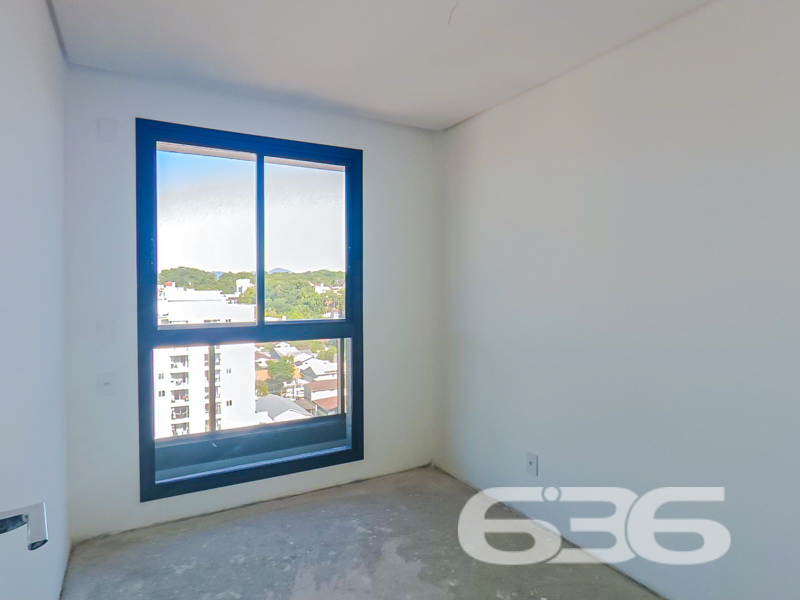 Apartamento alto padrão à venda no Anita Garibaldi em Joinville/SC – Moderno, funcional e com lazer completo!
Apresentamos um apartamento novo, com 113,81 m² privativos, projetado para quem valoriza conforto, estilo e qualidade de vida. Localizado em um dos bairros mais desejados de Joinville, o Anita Garibaldi, esse imóvel combina sofisticação, funcionalidade e uma infraestrutura completa de lazer.
O apartamento conta com uma planta bem distribuída, com ambientes integrados e acabamento impecável. São 2 dormitórios bem planejados, sendo 1 suíte, além de um banheiro social, sala de estar e jantar, cozinha e copa integradas, sacada com churrasqueira e uma decoração que une elegância e aconchego. O projeto de interiores explora tons neutros, revestimentos nobres e iluminação planejada, ideal para quem busca morar bem ou investir com segurança.
Mais que um lar, esse empreendimento é um conceito de bem-estar. Além disso, é 100% pet friendly, com soluções como ducha higiênica na sacada, portinholas e itens opcionais para seu pet.
Agende uma visita com a equipe da 636 Negócios Imobiliários e encante-se com cada detalhe. Aqui, experiência, segurança jurídica e dedicação constroem grandes conquistas.
636 NEGÓCIOS IMOBILIÁRIOS: A SUA MELHOR ESCOLHA
Com mais de 30 anos de experiência, a 636 Negócios Imobiliários é sua parceira ideal para encontrar o imóvel perfeito. Estamos prontos para ajudá-lo a fazer deste imóvel o seu novo lar.
Telefone: (47) 3451-0636
WhatsApp: (47) 99190-0636
Não perca esta oportunidade única. Visite nosso site para mais informações: i636.com.br