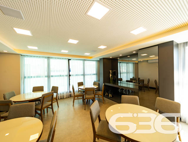 APARTAMENTO DE ALTO PADRÃO À VENDA NO BAIRRO ANITA GARIBALDI – JOINVILLE/SC

Você acaba de encontrar o apartamento ideal para viver com conforto, sofisticação e localização estratégica! Localizado no coração do bairro Anita Garibaldi, em Joinville/SC, este imóvel é a perfeita combinação entre qualidade construtiva, design moderno e uma infraestrutura pensada para seu bem-estar.

São 3 dormitórios, sendo uma suíte principal e duas demi-suítes, além de lavabo e banheiro social, garantindo privacidade e comodidade para toda a família. A sala de estar integrada à sala de jantar e à cozinha em conceito aberto reforça a sensação de amplitude e conforto, enquanto a área de serviço é prática e funcional.

Um dos destaques fica por conta da sacada com churrasqueira privativa e fechamento em vidro, perfeita para momentos de lazer com vista privilegiada da cidade.

No lazer coletivo, o empreendimento oferece uma estrutura que impressiona: piscina com deck em madeira coberta e com excelente incidência solar, salão de festas mobiliado e climatizado, hall de entrada decorado com acabamento contemporâneo e vaga de garagem coberta.

O bairro Anita Garibaldi oferece fácil acesso às principais vias da cidade, além de estar próximo a escolas, hospitais, mercados, academias, farmácias e centros comerciais.

Este não é apenas um apartamento – é um estilo de vida. Se você busca viver com praticidade, segurança e sofisticação, esta é sua oportunidade.

Agende agora sua visita com a 636 Negócios Imobiliários. Mais de 30 anos de história, excelência técnica e comprometimento com cada detalhe da sua conquista.
 
636 NEGÓCIOS IMOBILIÁRIOS: A SUA MELHOR ESCOLHA
Com mais de 30 anos de experiência, a 636 Negócios Imobiliários é sua parceira ideal para encontrar o imóvel perfeito. Estamos prontos para ajudá-lo a fazer deste imóvel o seu novo lar.
 
Telefone: (47) 3451-0636
WhatsApp: (47) 99190-0636
 
Não perca esta oportunidade única. Visite nosso site para mais informações: i636.com.br