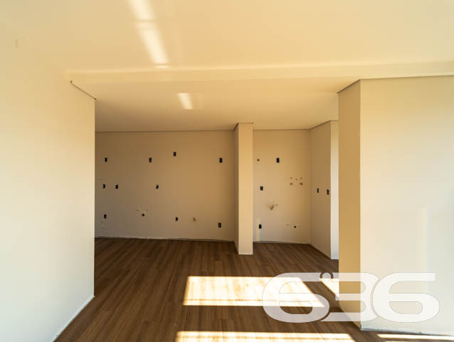 APARTAMENTO DE ALTO PADRÃO À VENDA NO BAIRRO ANITA GARIBALDI – JOINVILLE/SC

Você acaba de encontrar o apartamento ideal para viver com conforto, sofisticação e localização estratégica! Localizado no coração do bairro Anita Garibaldi, em Joinville/SC, este imóvel é a perfeita combinação entre qualidade construtiva, design moderno e uma infraestrutura pensada para seu bem-estar.

São 3 dormitórios, sendo uma suíte principal e duas demi-suítes, além de lavabo e banheiro social, garantindo privacidade e comodidade para toda a família. A sala de estar integrada à sala de jantar e à cozinha em conceito aberto reforça a sensação de amplitude e conforto, enquanto a área de serviço é prática e funcional.

Um dos destaques fica por conta da sacada com churrasqueira privativa e fechamento em vidro, perfeita para momentos de lazer com vista privilegiada da cidade.

No lazer coletivo, o empreendimento oferece uma estrutura que impressiona: piscina com deck em madeira coberta e com excelente incidência solar, salão de festas mobiliado e climatizado, hall de entrada decorado com acabamento contemporâneo e vaga de garagem coberta.

O bairro Anita Garibaldi oferece fácil acesso às principais vias da cidade, além de estar próximo a escolas, hospitais, mercados, academias, farmácias e centros comerciais.

Este não é apenas um apartamento – é um estilo de vida. Se você busca viver com praticidade, segurança e sofisticação, esta é sua oportunidade.

Agende agora sua visita com a 636 Negócios Imobiliários. Mais de 30 anos de história, excelência técnica e comprometimento com cada detalhe da sua conquista.
 
636 NEGÓCIOS IMOBILIÁRIOS: A SUA MELHOR ESCOLHA
Com mais de 30 anos de experiência, a 636 Negócios Imobiliários é sua parceira ideal para encontrar o imóvel perfeito. Estamos prontos para ajudá-lo a fazer deste imóvel o seu novo lar.
 
Telefone: (47) 3451-0636
WhatsApp: (47) 99190-0636
 
Não perca esta oportunidade única. Visite nosso site para mais informações: i636.com.br