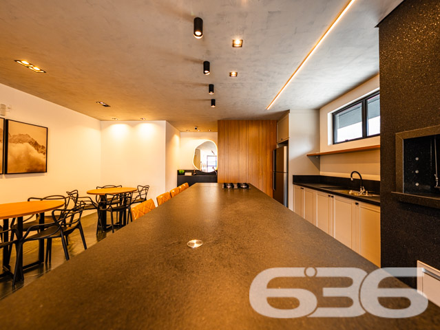 MAGNÍFICO APARTAMENTO COM SUÍTE + QUARTO NO BAIRRO SAGUAÇU
Este será um belo e amplo apartamento situado em excelente localização para se viver!
Sua composição contará com cômodos muito bem distribuídos e arejados, sendo uma maravilhosa suíte + um dormitório super confortável, sala de estar, cozinha e banheiro social.
São aproximadamente 109m² de área total, totalmente averbada, de um apartamento situado em um magnífico edifício, com hall social, elevador e demais comodidades. Seus detalhes modernos e acabamentos impecáveis trarão uma atmosfera exuberante no ambiente.
O local ainda possuirá espaço fitness, lounge e um incrível salão de festas com churrasqueira para seu tempo de lazer ser ainda mais especial.
Contará com 1 vaga de garagem coberta, portão eletrônico e interfone para sua maior segurança e bem-estar.
Com localização privilegiada próxima ao centro e à região norte de Joinville. Quem mora no bairro Saguaçu tem, pertinho de casa, tudo o que precisa para tornar sua vida mais fácil, como: supermercado, farmácia, restaurantes, escolas, agência bancária e qualquer outro serviço que você possa imaginar.
Aproveite essa grande oportunidade! Venha viver histórias incríveis aqui!
Esperamos por você!
Previsão de entrega: 04/2024.
Fale conosco:
Telefone: (47) 3451-0636
WhatsApp: (47) 99190-0636
Imobiliária 636.