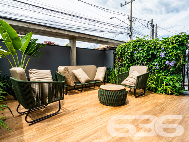 MAGNÍFICO APARTAMENTO COM SUÍTE + QUARTO NO BAIRRO SAGUAÇU
Este será um belo e amplo apartamento situado em excelente localização para se viver!
Sua composição contará com cômodos muito bem distribuídos e arejados, sendo uma maravilhosa suíte + um dormitório super confortável, sala de estar, cozinha e banheiro social.
São aproximadamente 109m² de área total, totalmente averbada, de um apartamento situado em um magnífico edifício, com hall social, elevador e demais comodidades. Seus detalhes modernos e acabamentos impecáveis trarão uma atmosfera exuberante no ambiente.
O local ainda possuirá espaço fitness, lounge e um incrível salão de festas com churrasqueira para seu tempo de lazer ser ainda mais especial.
Contará com 1 vaga de garagem coberta, portão eletrônico e interfone para sua maior segurança e bem-estar.
Com localização privilegiada próxima ao centro e à região norte de Joinville. Quem mora no bairro Saguaçu tem, pertinho de casa, tudo o que precisa para tornar sua vida mais fácil, como: supermercado, farmácia, restaurantes, escolas, agência bancária e qualquer outro serviço que você possa imaginar.
Aproveite essa grande oportunidade! Venha viver histórias incríveis aqui!
Esperamos por você!
Previsão de entrega: 04/2024.
Fale conosco:
Telefone: (47) 3451-0636
WhatsApp: (47) 99190-0636
Imobiliária 636.