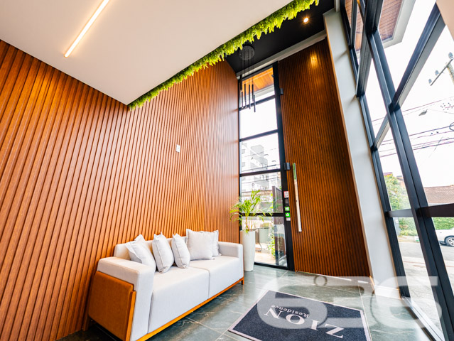 MAGNÍFICO APARTAMENTO COM SUÍTE + QUARTO NO BAIRRO SAGUAÇU
Este será um belo e amplo apartamento situado em excelente localização para se viver!
Sua composição contará com cômodos muito bem distribuídos e arejados, sendo uma maravilhosa suíte + um dormitório super confortável, sala de estar, cozinha e banheiro social.
São aproximadamente 109m² de área total, totalmente averbada, de um apartamento situado em um magnífico edifício, com hall social, elevador e demais comodidades. Seus detalhes modernos e acabamentos impecáveis trarão uma atmosfera exuberante no ambiente.
O local ainda possuirá espaço fitness, lounge e um incrível salão de festas com churrasqueira para seu tempo de lazer ser ainda mais especial.
Contará com 1 vaga de garagem coberta, portão eletrônico e interfone para sua maior segurança e bem-estar.
Com localização privilegiada próxima ao centro e à região norte de Joinville. Quem mora no bairro Saguaçu tem, pertinho de casa, tudo o que precisa para tornar sua vida mais fácil, como: supermercado, farmácia, restaurantes, escolas, agência bancária e qualquer outro serviço que você possa imaginar.
Aproveite essa grande oportunidade! Venha viver histórias incríveis aqui!
Esperamos por você!
Previsão de entrega: 04/2024.
Fale conosco:
Telefone: (47) 3451-0636
WhatsApp: (47) 99190-0636
Imobiliária 636.
