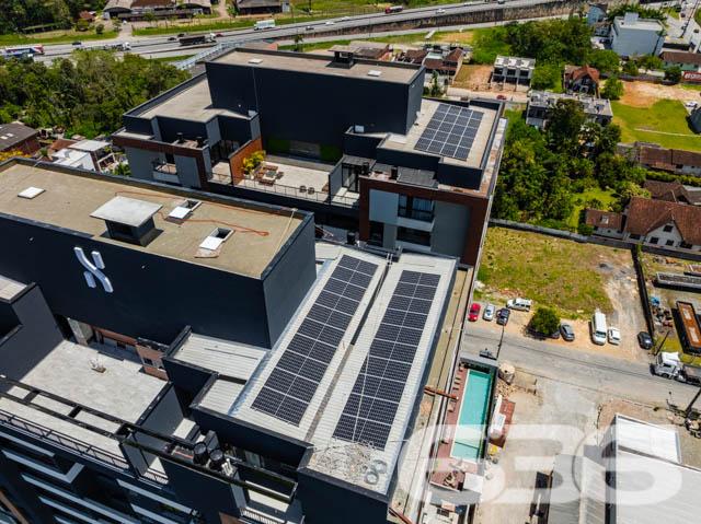 SEU NOVO LAR! APARTAMENTO COM SUÍTE + QUARTO NO BAIRRO ANITA GARIBALDI - ESTUDA PERMUTA

Este é um belíssimo imóvel com 63,32m² privativos, tendo em sua composição 2 dormitórios confortáveis (sendo uma suíte), sala de estar e sala de jantar, copa e cozinha conjugada, banheiro social e uma ótima sacada com churrasqueira - para aproveitar bons momentos ao lado de pessoas especiais. 

E para melhorar seus momentos de lazer e descontração, o residencial ainda possui espaço zen, espaço fitness, piscina, brinquedoteca e playground para as crianças, gazebo, pergolado, praça, pista de caminhada, quiosque com churrasqueira, salão de festas com espaço gourmet e salão de jogos para aproveitar com a galera!

Situado em um dos melhores bairros da cidade, onde você encontra tudo o que mais deseja a poucos passos do seu lar. 

Conta com uma vaga de garagem coberta.

Não perca tempo! Viva a vida que você merece.

Previsão de entrega: 10/2024.

Fale conosco e saiba mais:
Telefone: (47) 3451-0636
WhatsApp: (47) 99190-0636

Imobiliária 636. 