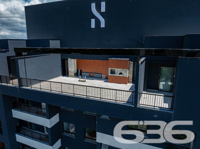 SEU NOVO LAR! APARTAMENTO COM SUÍTE + QUARTO NO BAIRRO ANITA GARIBALDI - ESTUDA PERMUTA

Este é um belíssimo imóvel com 63,32m² privativos, tendo em sua composição 2 dormitórios confortáveis (sendo uma suíte), sala de estar e sala de jantar, copa e cozinha conjugada, banheiro social e uma ótima sacada com churrasqueira - para aproveitar bons momentos ao lado de pessoas especiais. 

E para melhorar seus momentos de lazer e descontração, o residencial ainda possui espaço zen, espaço fitness, piscina, brinquedoteca e playground para as crianças, gazebo, pergolado, praça, pista de caminhada, quiosque com churrasqueira, salão de festas com espaço gourmet e salão de jogos para aproveitar com a galera!

Situado em um dos melhores bairros da cidade, onde você encontra tudo o que mais deseja a poucos passos do seu lar. 

Conta com uma vaga de garagem coberta.

Não perca tempo! Viva a vida que você merece.

Previsão de entrega: 10/2024.

Fale conosco e saiba mais:
Telefone: (47) 3451-0636
WhatsApp: (47) 99190-0636

Imobiliária 636. 