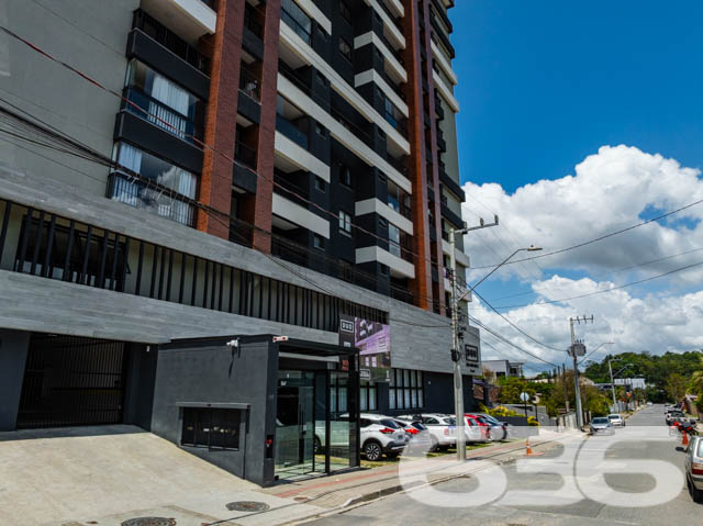 SEU NOVO LAR! APARTAMENTO COM SUÍTE + QUARTO NO BAIRRO ANITA GARIBALDI - ESTUDA PERMUTA

Este é um belíssimo imóvel com 63,32m² privativos, tendo em sua composição 2 dormitórios confortáveis (sendo uma suíte), sala de estar e sala de jantar, copa e cozinha conjugada, banheiro social e uma ótima sacada com churrasqueira - para aproveitar bons momentos ao lado de pessoas especiais. 

E para melhorar seus momentos de lazer e descontração, o residencial ainda possui espaço zen, espaço fitness, piscina, brinquedoteca e playground para as crianças, gazebo, pergolado, praça, pista de caminhada, quiosque com churrasqueira, salão de festas com espaço gourmet e salão de jogos para aproveitar com a galera!

Situado em um dos melhores bairros da cidade, onde você encontra tudo o que mais deseja a poucos passos do seu lar. 

Conta com uma vaga de garagem coberta.

Não perca tempo! Viva a vida que você merece.

Previsão de entrega: 10/2024.

Fale conosco e saiba mais:
Telefone: (47) 3451-0636
WhatsApp: (47) 99190-0636

Imobiliária 636. 