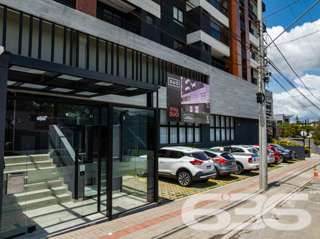 SEU NOVO LAR! APARTAMENTO COM SUÍTE + QUARTO NO BAIRRO ANITA GARIBALDI - ESTUDA PERMUTA

Este é um belíssimo imóvel com 63,32m² privativos, tendo em sua composição 2 dormitórios confortáveis (sendo uma suíte), sala de estar e sala de jantar, copa e cozinha conjugada, banheiro social e uma ótima sacada com churrasqueira - para aproveitar bons momentos ao lado de pessoas especiais. 

E para melhorar seus momentos de lazer e descontração, o residencial ainda possui espaço zen, espaço fitness, piscina, brinquedoteca e playground para as crianças, gazebo, pergolado, praça, pista de caminhada, quiosque com churrasqueira, salão de festas com espaço gourmet e salão de jogos para aproveitar com a galera!

Situado em um dos melhores bairros da cidade, onde você encontra tudo o que mais deseja a poucos passos do seu lar. 

Conta com uma vaga de garagem coberta.

Não perca tempo! Viva a vida que você merece.

Previsão de entrega: 10/2024.

Fale conosco e saiba mais:
Telefone: (47) 3451-0636
WhatsApp: (47) 99190-0636

Imobiliária 636. 
